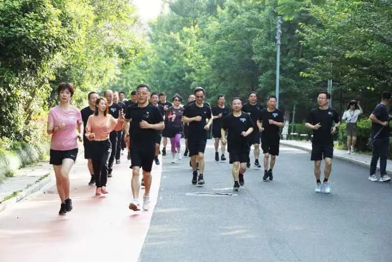 浙商杂志 | 浙商喝彩亚运 | 张天任：亚运圣火这样点燃，，，，，，我自豪，，，，，，我自满！-媒体聚焦-天能控股集团 - 贡献绿色能源，，，，，，创立优美生涯。。。